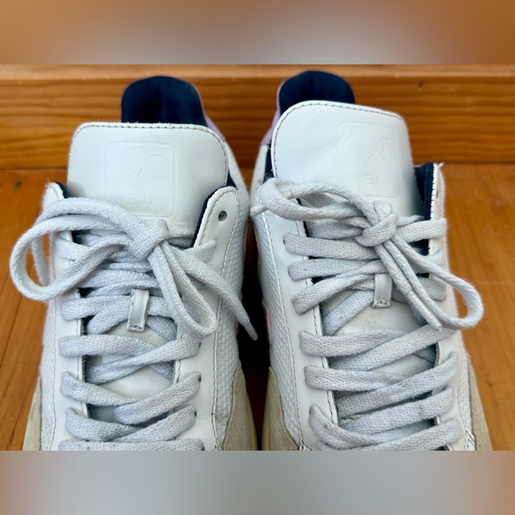 Veja Women's V-12 Low Top Sneaker Shoes | Size 9 - Picture 4 of 14